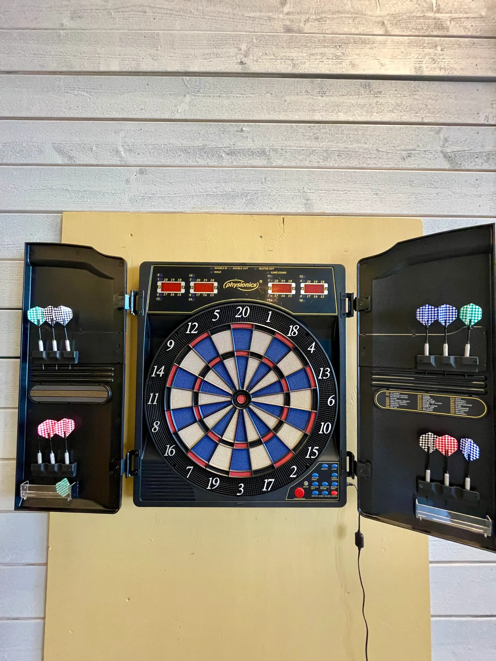 S/S Arcturus dart-taulu